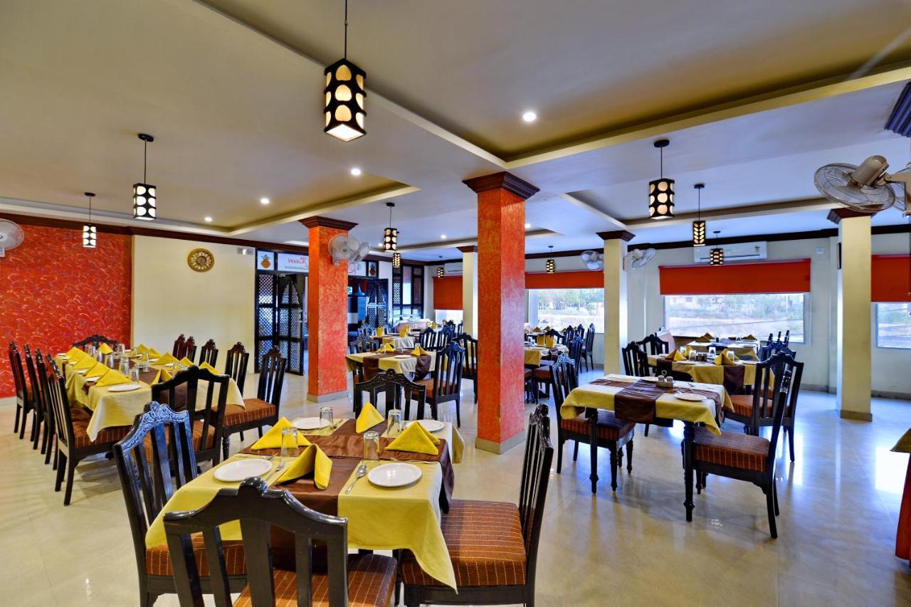 Oyo 6541 Hotel Relax Inn Udajpur Zewnętrze zdjęcie